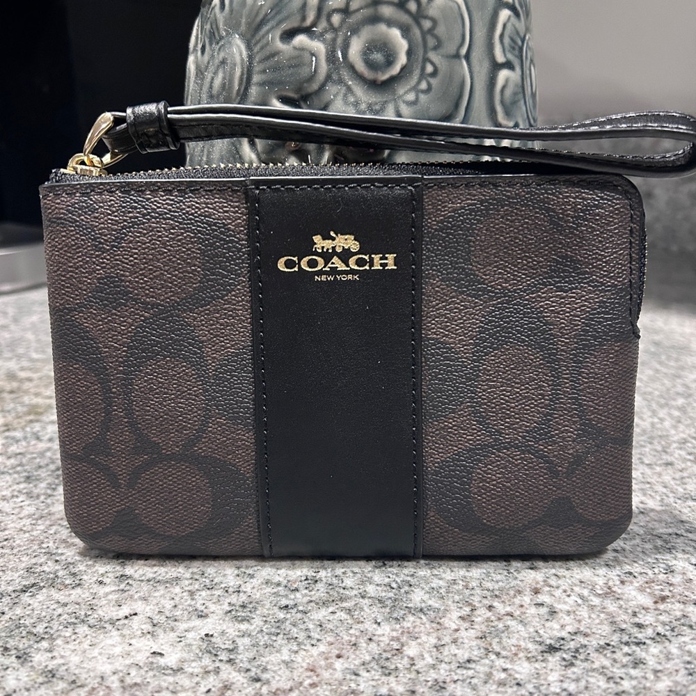 NWOT Coach Wristlet